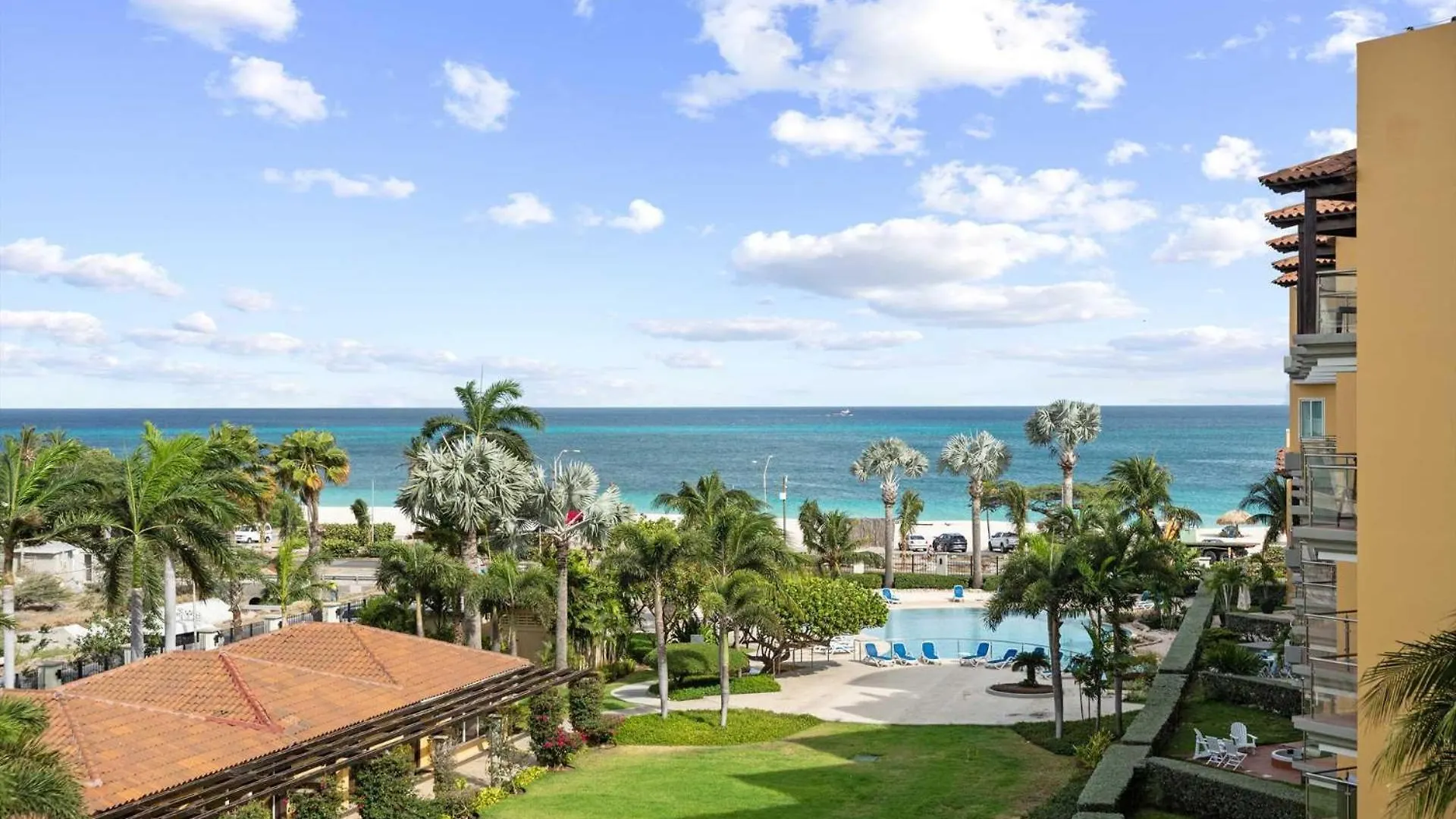 Сasa de vacaciones Beachfront - Emerald View 2Br Condo - P416 Palm Beach Aruba