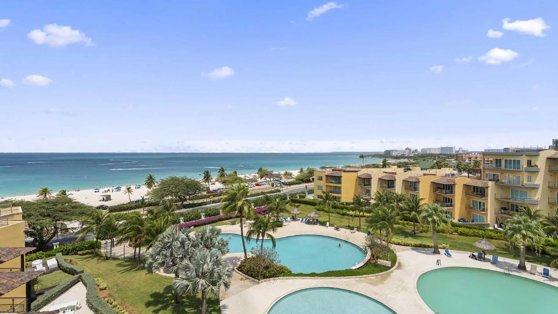 Beachfront - Emerald View 2Br Condo - P416 Palm Beach Vakantiehuis